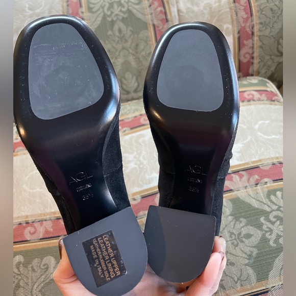 AGL Women’s Betty Block Heel Bootie. Size 35.5 EU/ 5.5 US
N12-02 - Picture 5 of 8